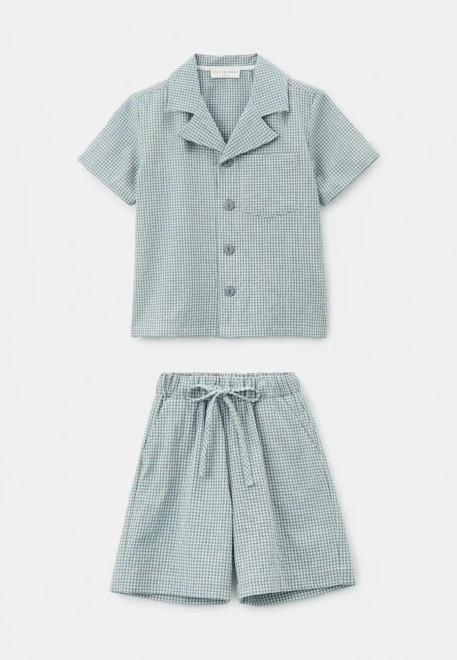 Костюм из рубашки и шорт