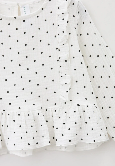 Блузка из белого муслина в черный горошек с баской и оборками на полочке