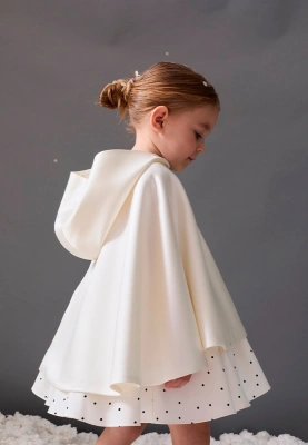 Кейп Эва из атласа в молочном цвете