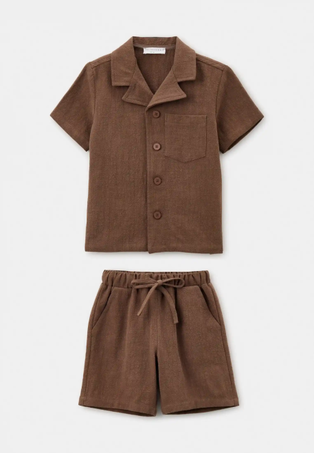 Костюм из рубашки и шорт