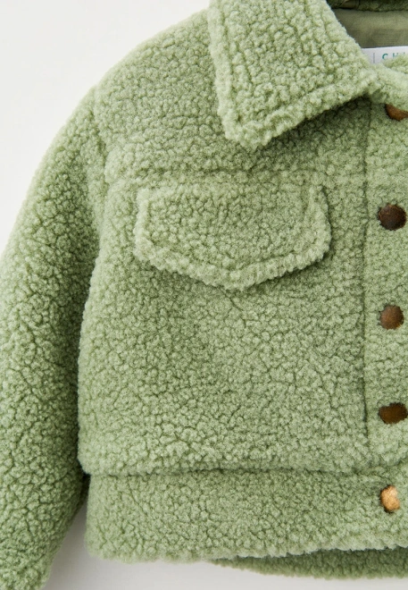 Куртка укороченная из эко-меха зеленого цвета