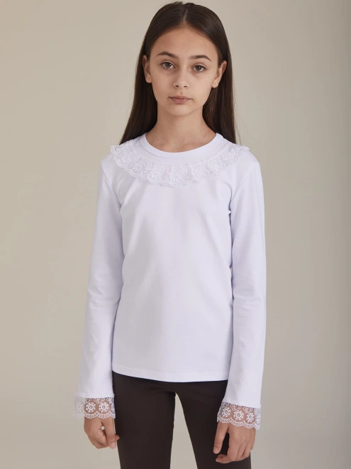 Лонгслив трикотажа с кружевом на горловине и рукавах