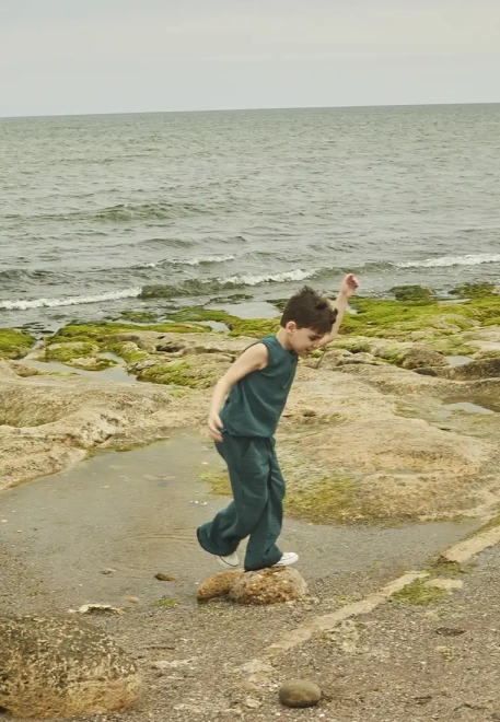 Рубашка без рукавов из муслина с планкой в темно-зеленом цвете