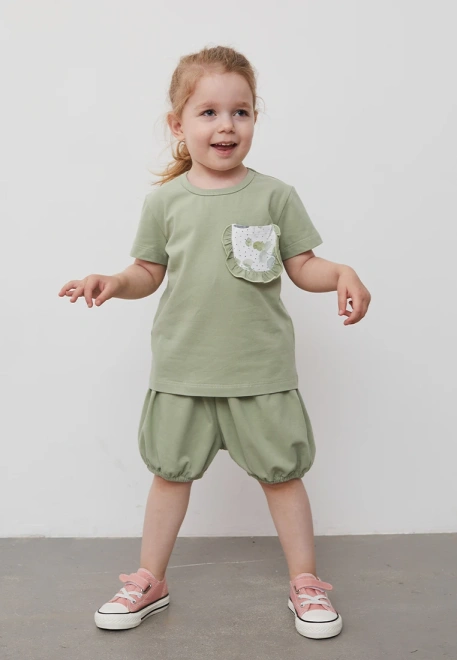 Комплект из футболки и шорт