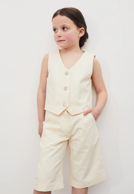 Комплект летний из жилетки на кнопках и свободных шорт 