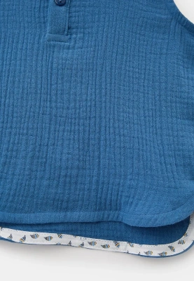 Костюм из рубашки без рукавов и шорт из муслина