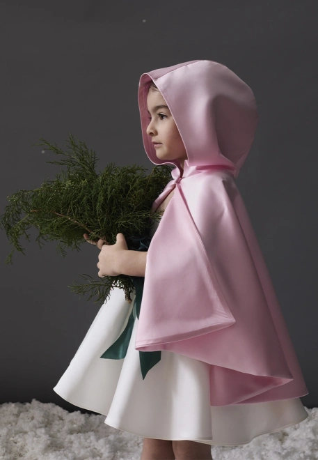 Кейп Эва из атласа в розовом цвете