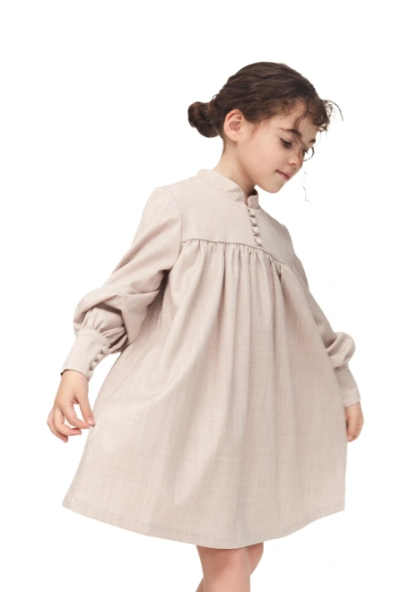 Платье из костюмной ткани в бежевом цвете