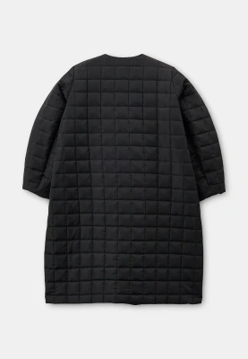 Пальто из стеганой ткани черного цвета