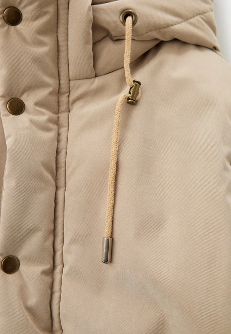 Куртка бежевого цвета 