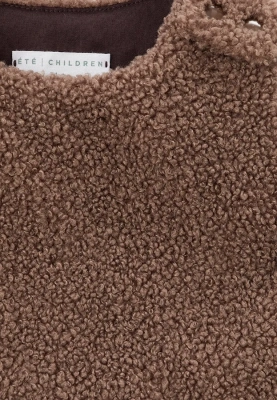 Жилет коричневого цвета из меха Жилет коричневого цвета из меха