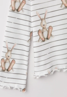 Пижама из хлопка с рисунком кролики и свободными брюками