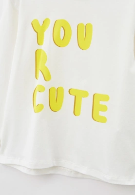 Лонгслив молочный c  яркой желтой надписью  YOU R CUTE
