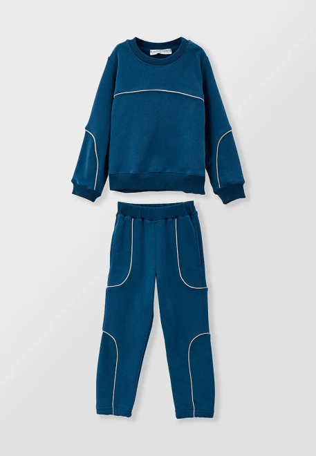 Костюм синего цвета с кантом на свитшоте и брюках