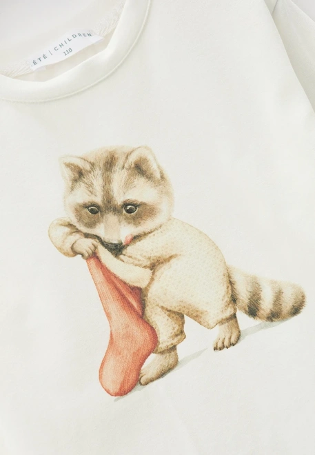 Лонгслив молочного цвета с рисунком енотик с носком