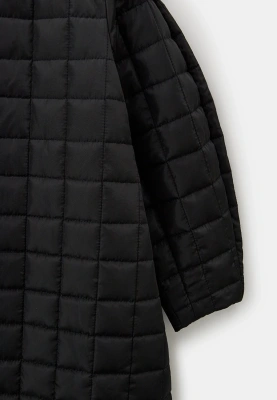 Пальто из стеганой ткани черного цвета