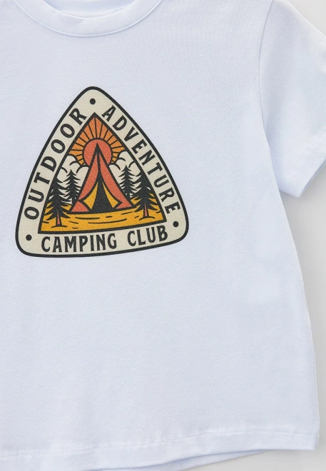 Футболка белая с рисунком в стиле кэмпинг Футболка белая с рисунком в стиле кэмпинг